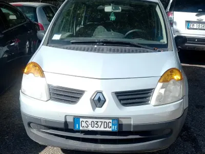 Usata Renault Modus Luxe 74 CV (54 kW) 2005 Argento Monovolume