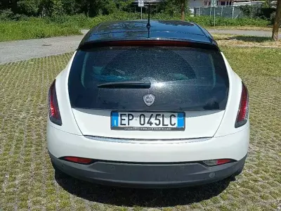 Usata Lancia Delta 120 CV (88 kW) 2012 Bianco Utilitaria