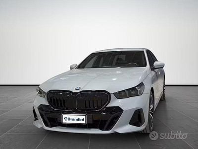 Usata BMW 520 M Sport 197 CV (144 kW) 2025 Brooklin grey met. Berlina