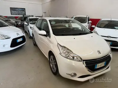 Occasion Peugeot 208 Allure 82 ch (60 kW) 2014 Blanc Citadine