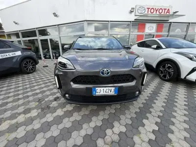 Usata Toyota Yaris Cross Trend 92 CV (67 kW) 2022 Dark grey met SUV