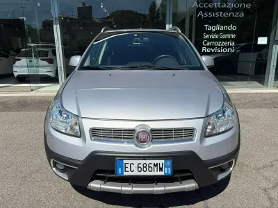 Usata Fiat Sedici Emotion 120 CV (88 kW) 2010 Argento SUV