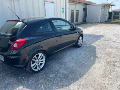 Usata Opel Corsa Sport 90 CV (66 kW) 2008 Nero Utilitaria