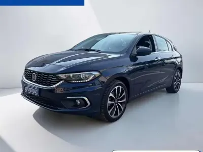 Usata Fiat Tipo Lounge 120 CV (88 kW) 2017 Blu metallizzato Berlina