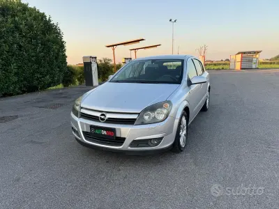 Usata Opel Astra Club 90 CV (66 kW) 2006 Grigio Berlina