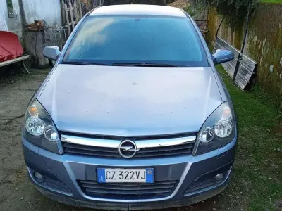 Occasion Opel Astra Cosmo 101 ch (74 kW) 2006 Argent Berline