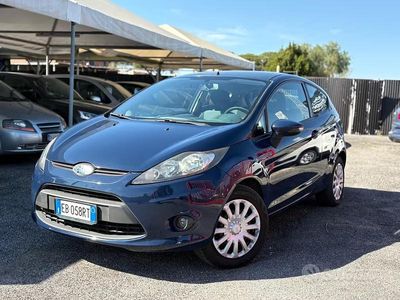 Usata Ford Fiesta 97 CV (71 kW) 2010 Blu Berlina