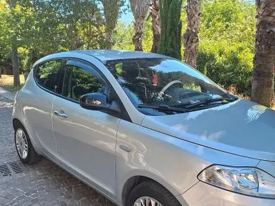 Usata Lancia Ypsilon 95 CV (69 kW) 2018 Grigio Utilitaria