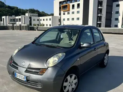 Usata Nissan Micra Acenta 65 CV (47 kW) 2005 Marrone Berlina