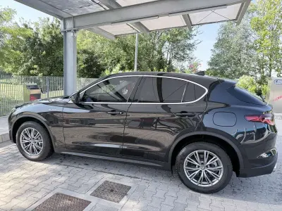 Usata Alfa Romeo Stelvio Sprint 201 CV (147 kW) 2021 Nero SUV