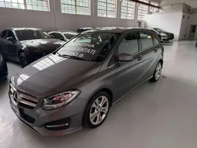Usata Mercedes B180 122 CV (89 kW) 2015 Grigio Utilitaria