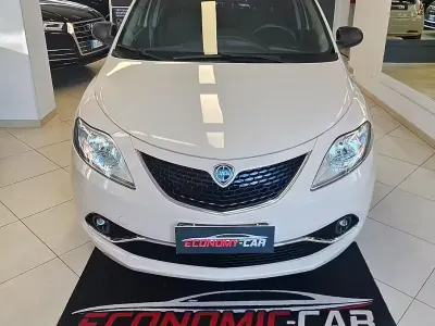 Usata Lancia Ypsilon Silver 69 CV (50 kW) 2017 Bianco Utilitaria
