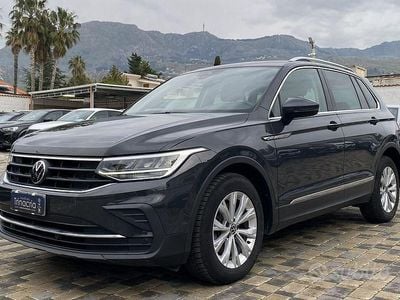 Usata VW Tiguan Life 122 CV (89 kW) 2022 Grigio SUV