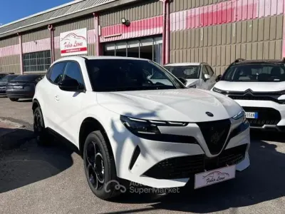 Nieuw Alfa Romeo Junior Ti 136 PK (100 kW) 2026 Oranje SUV