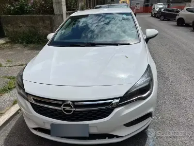 Usata Opel Astra 110 CV (80 kW) 2015 Bianco Berlina