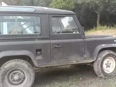 Usata Land Rover Defender 86 CV (63 kW) 1987 Nero SUV
