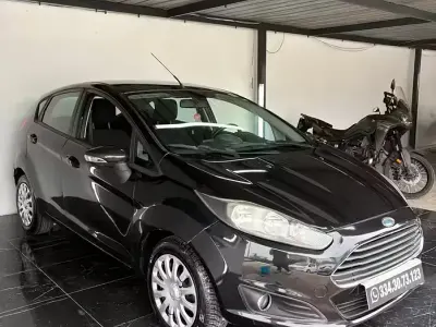 Usata Ford Fiesta Business Edition 97 CV (71 kW) 2014 Nero Utilitaria