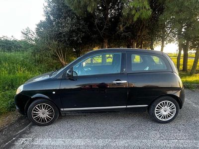 Usata Lancia Ypsilon 69 CV (50 kW) 2011 Nero Utilitaria
