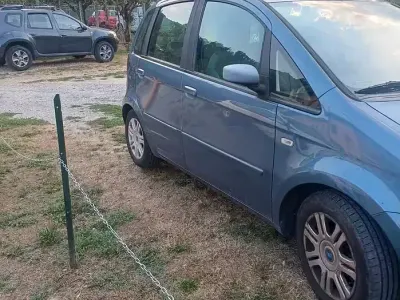 Usata Fiat Idea 95 CV (69 kW) 2005 Bluazzurro Monovolume