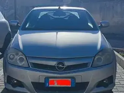 Usata Opel Tigra Edition 90 CV (66 kW) 2005 Grigio Station wagon