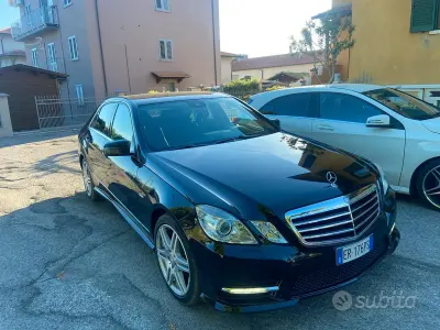 Gebraucht Mercedes E250 204 PS (150 kW) 2013 Schwarz Limousine