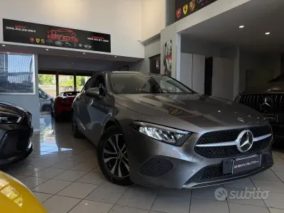Usata Mercedes A180 AMG Line Premium 116 CV (85 kW) 2025 Grigio Berlina