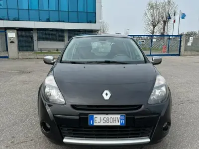 Gebraucht Renault Clio II 75 PS (55 kW) 2011 Schwarz Kleinwagen