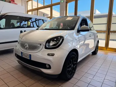 Begagnad Smart ForFour Proxy 71 HK (52 kW) 2015 Vit Halvkombi