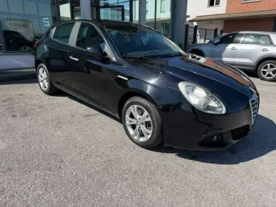 Usata Alfa Romeo Giulietta Distinctive 140 CV (102 kW) 2012 Nero Utilitaria