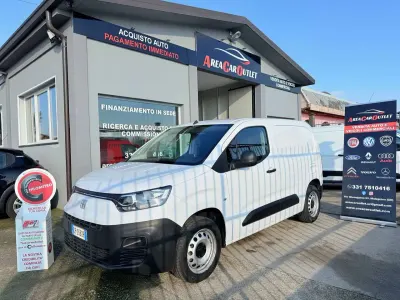 Usata Fiat Doblò 131 CV (96 kW) 2023 Bianco Monovolume