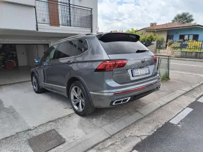 Usata VW Tiguan Allspace R-line 150 CV (110 kW) 2022 Grigio SUV