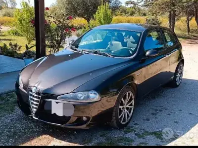 Usata Alfa Romeo 147 140 CV (102 kW) 2005 Nero Utilitaria