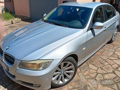 Usata BMW 318 143 CV (105 kW) 2011 Grigio Berlina