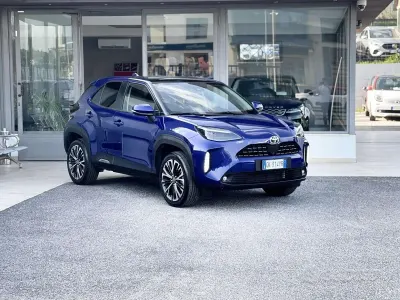 Usata Toyota Yaris Cross Lounge 92 CV (67 kW) 2022 Blu/azzurro SUV