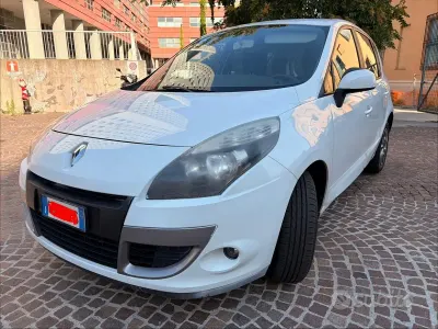 Usata Renault Scénic III Luxe 110 CV (80 kW) 2011 Bianco Monovolume