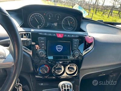 Usata Lancia Ypsilon 85 CV (62 kW) 2016 Grigio Utilitaria