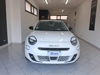 Usata Fiat 600 135 CV (99 kW) 2025 Bianco SUV