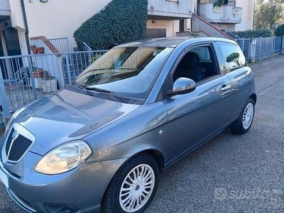 Usata Lancia Ypsilon 77 CV (56 kW) 2010 Grigio Utilitaria