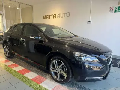 Usata Volvo V40 120 CV (88 kW) 2017 Nero Berlina
