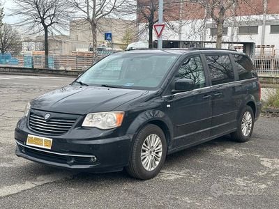 Usata Lancia Voyager Gold 163 CV (119 kW) 2011 Nero Monovolume