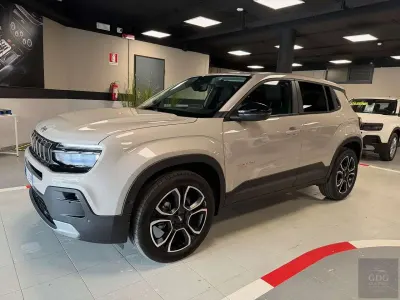 Begagnad Jeep Avenger Summit 101 HK (74 kW) 2025 Beige SUV