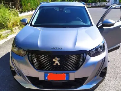 Usata Peugeot 2008 Allure 131 CV (96 kW) 2021 Blu/azzurro SUV