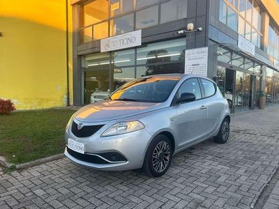 Usata Lancia Ypsilon Platinum 69 CV (50 kW) 2016 Argento Utilitaria