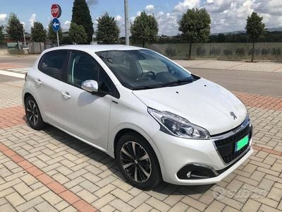 Usata Peugeot 208 83 CV (61 kW) 2019 Bianco Utilitaria