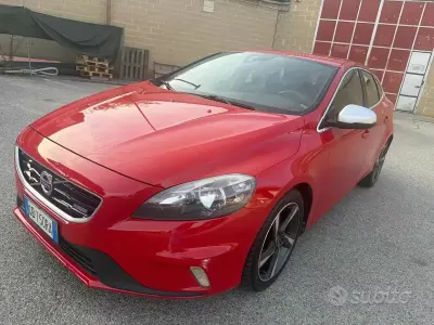 Usata Volvo V40 R-Design Momentum 190 CV (139 kW) 2015 Berlina