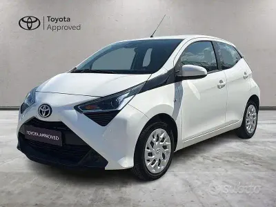 Usado Toyota Aygo Cool 72 HP (52 kW) 2019 Branco Citadino