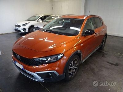 Usata Fiat Tipo Cross 100 CV (73 kW) 2021 Arancione Berlina