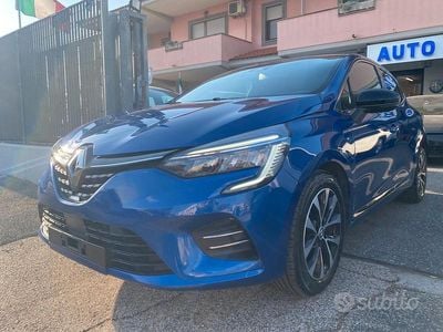 Usata Renault Clio V Techno 101 CV (74 kW) 2023 Blu/azzurro Berlina