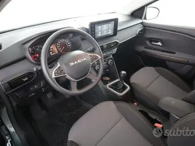 Gebraucht Dacia Jogger Extreme 91 PS (66 kW) 2024 Grün Van / Kleinbus