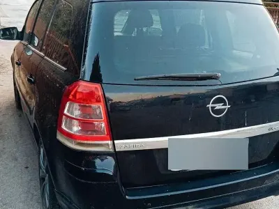 Usata Opel Zafira 150 CV (110 kW) 2011 Bluazzurro Monovolume